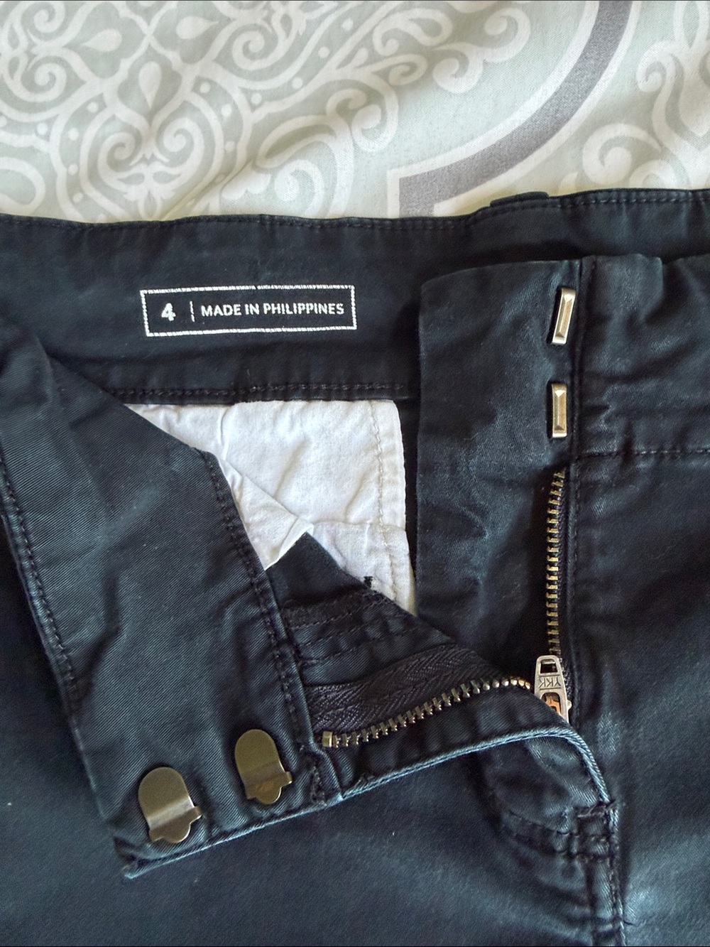 🩳 Women’s Vineyard Vineyards Classic Black Shorts 🩳 - Picture 2 of 6